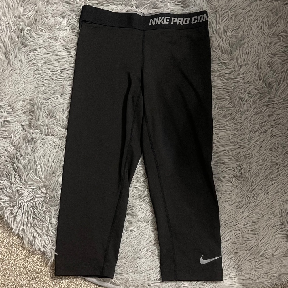 Nike Pro-Combat cropped capri athletic black pants, small